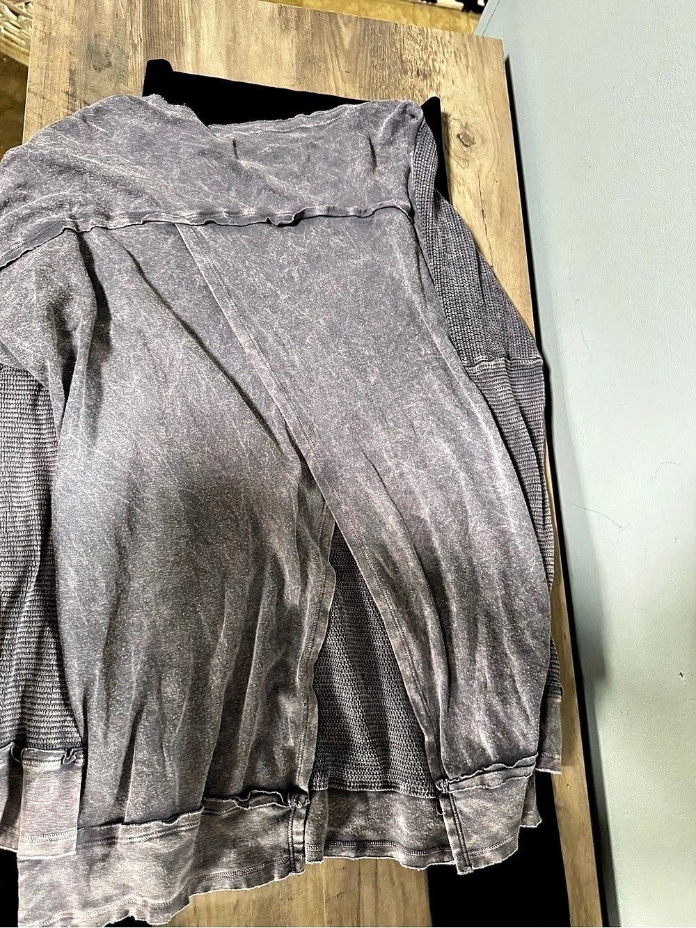 M. Rena Gray Distressed Tunic Size Small - Picture 4 of 9